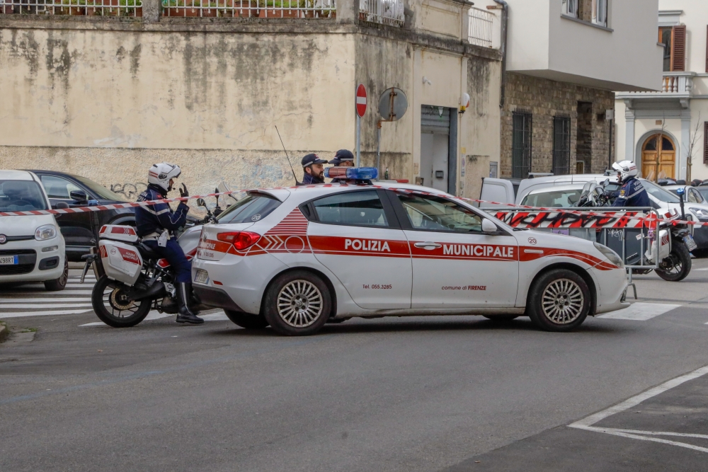 Agente della Municipale urtato da un'auto: rintracciato e denunciato il conducente